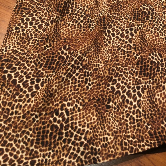 Worthington V Neck Leopard Print Tank Top. Size is Petite Medium. - Picture 3 of 8